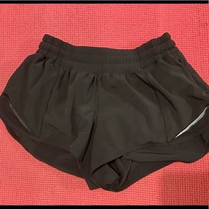Lululemon hotty hot short 2.5”